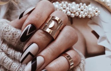 50-most-beautiful-winter-nail-designs-shrinking-to-your-fingertips-2019