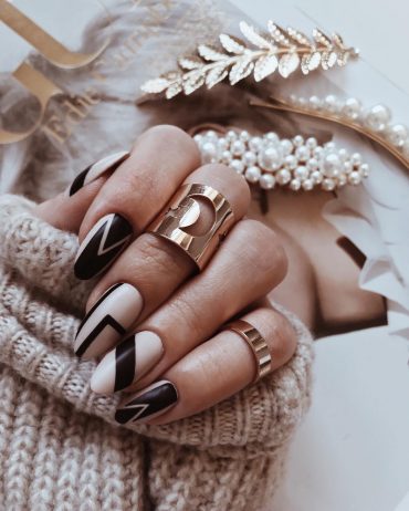 50-most-beautiful-winter-nail-designs-shrinking-to-your-fingertips-2019